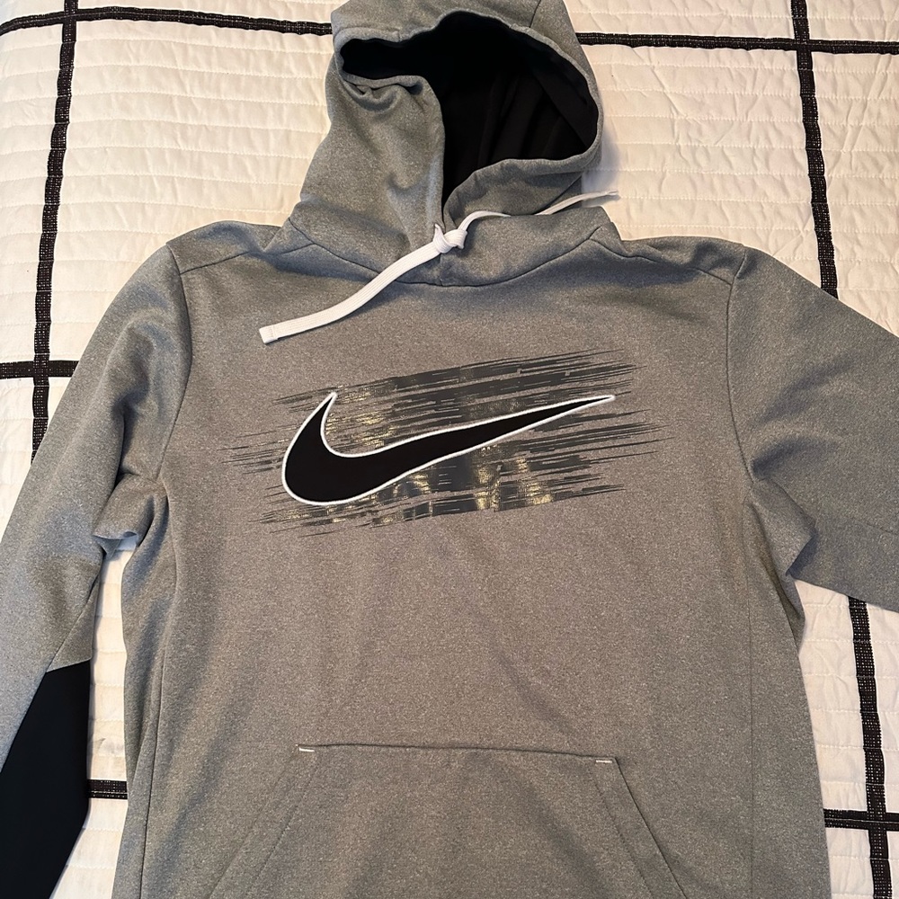 Men’s NIKE Hoodie, size Medium